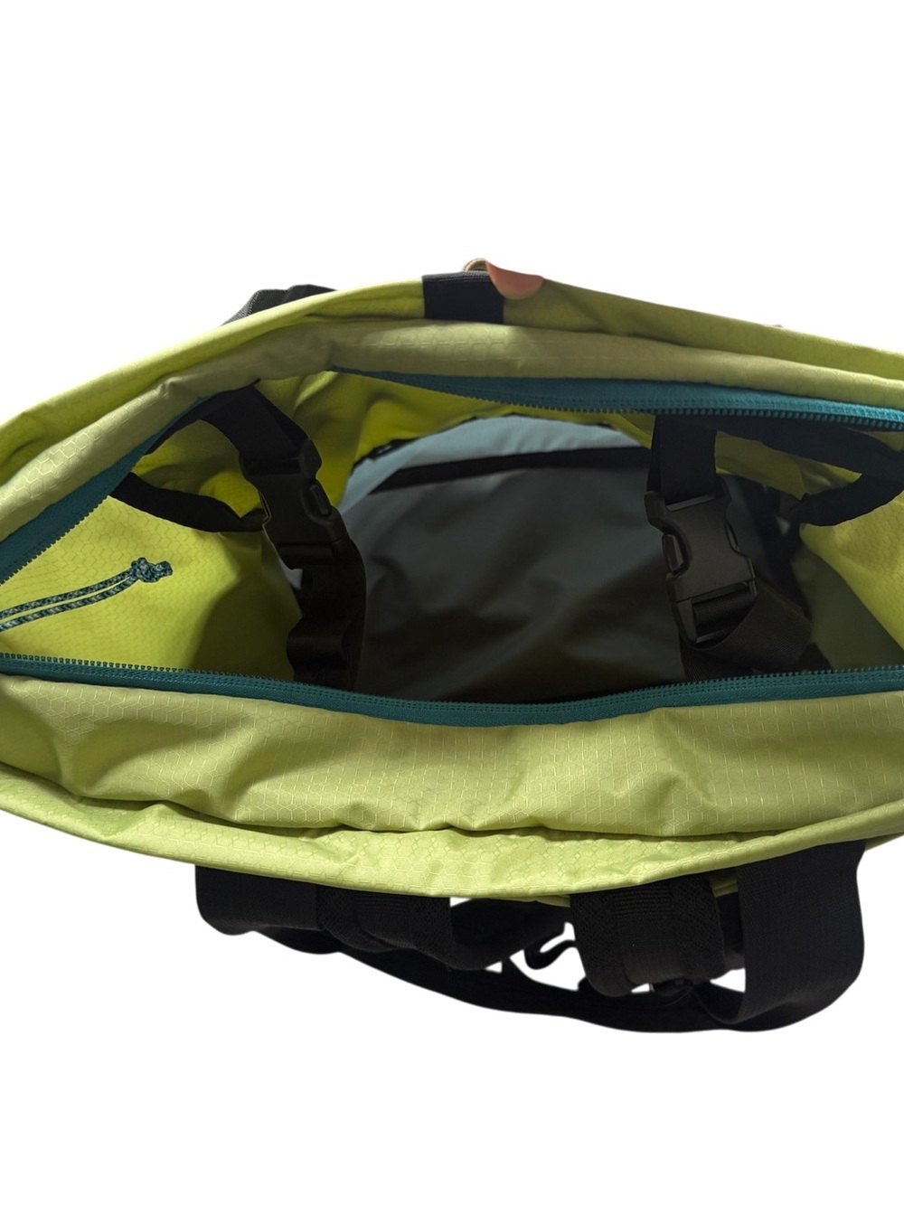 Patagonia Ultralight Black Hole Tote Pack 27L - Picture 6 of 10
